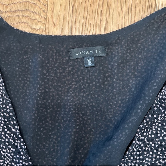 DYNAMITE | Printed Long Sleeve Blouse - Picture 15 of 15